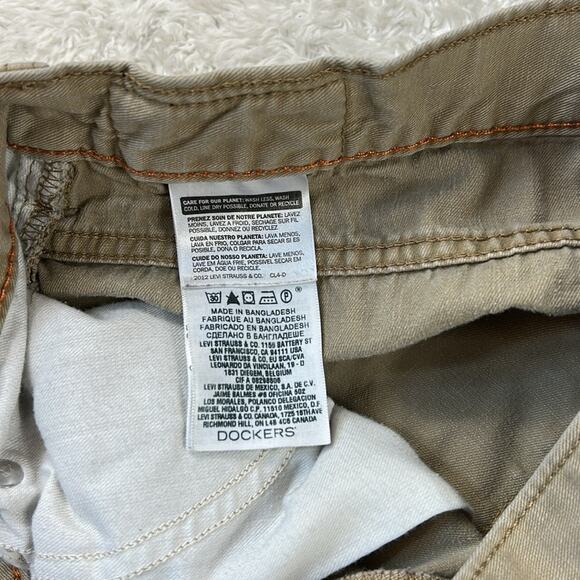 Dockers khaki pants in 5 pocket jean cut, size 33x32 - Picture 9 of 10